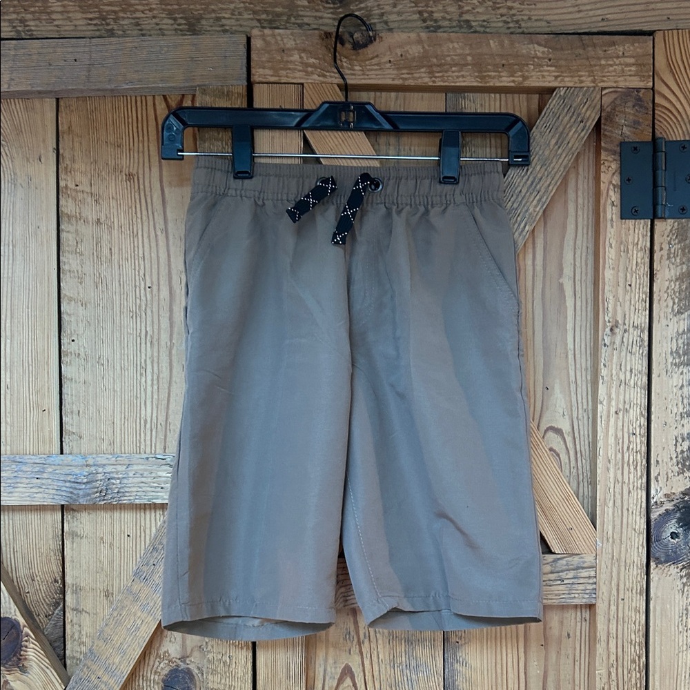 Boy’s Street Rules drawstring khaki pocketed shorts. Size 8 NWOT.